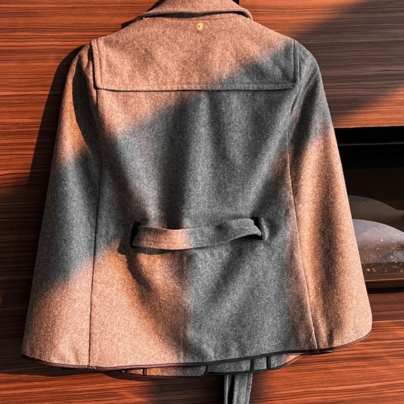 Juicy Couture Poncho - Picture 2 of 10